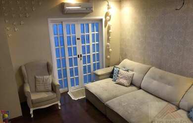 Imagem: A casa possui 2 Dormitórios, 1 Banheiro, 4 Vagas na garagem