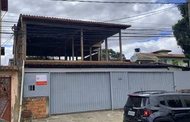 Imagem: A casa possui 3 Dormitórios, 2 Banheiros, 3 Vagas na garagem