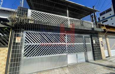 Imagem: A casa possui 3 Dormitórios, 2 Banheiros, 3 Vagas na garagem