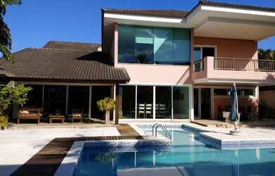 Imagem: A casa em condomínio possui 4 Dormitórios, 5 Banheiros, 5