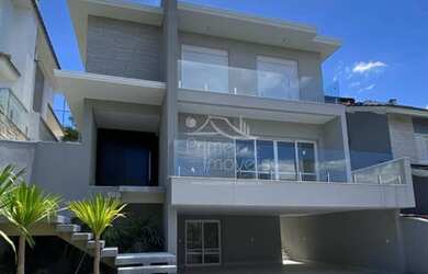 Imagem: A casa em condomínio possui 4 Dormitórios, 5 Banheiros, 5