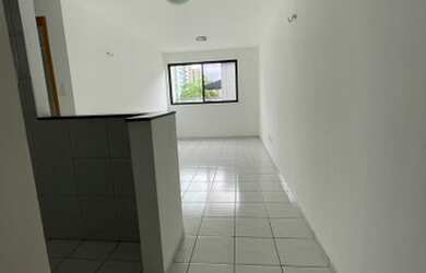 Imagem: O apartamento possui 1 Dormitório, 1 Banheiro, 1 Vaga na garagem