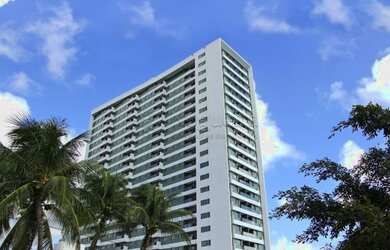 Imagem: O apartamento possui 3 Dormitórios, 1 Banheiro, 1 Vaga na garagem