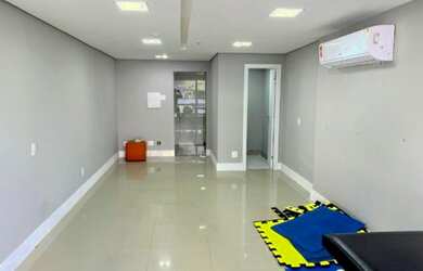 Imagem: O depósito possui 1 Vaga na garagem e 32m² de Área e está