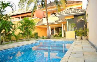 Imagem: A casa em condomínio possui 5 Dormitórios, 5 Banheiros, 3