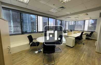 Imagem: O depósito possui 5 Vagas na garagem, 307m² de Área e Imóvel