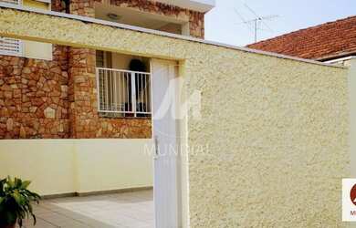 Imagem: O depósito possui 3 Vagas na garagem e 128m² de Área e está