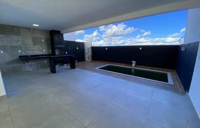 Imagem: A casa possui 3 Dormitórios, 5 Banheiros, 4 Vagas na garagem