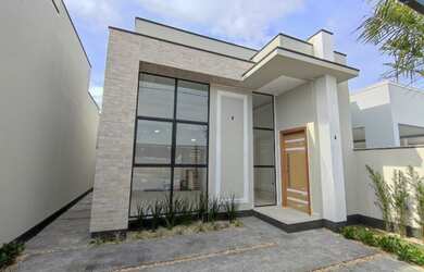 Imagem: A casa possui 3 Dormitórios, 1 Banheiro, 1 Vaga na garagem