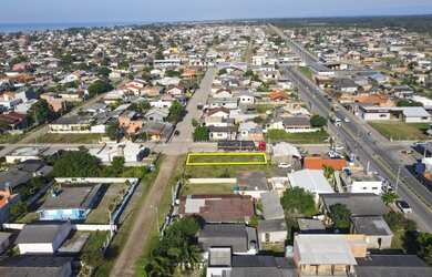 Imagem: O terreno possui 300m² de Área e está localizado em Balneário