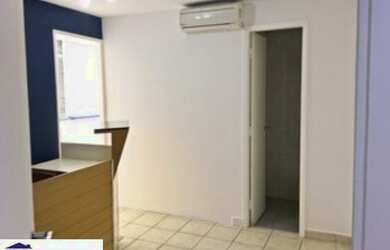 Imagem: O depósito possui 1 Vaga na garagem, 33m² de Área e está