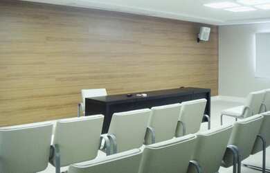 Imagem: O depósito possui 2 Vagas na garagem, 65m² de Área, Ar-condicionado