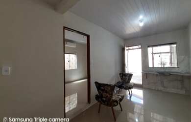 Imagem: A casa possui 2 Dormitórios, 2 Banheiros, 2 Vagas na garagem