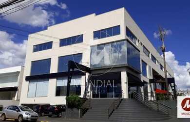 Imagem: O depósito possui 5 Vagas na garagem e 560m² de Área e está