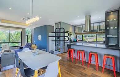 Imagem: A casa em condomínio possui 4 Dormitórios, 5 Banheiros, 4