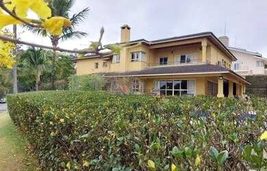 Imagem: A casa em condomínio possui 5 Dormitórios, 5 Banheiros, 4