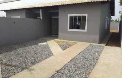 Imagem: A casa possui 3 Dormitórios, 2 Banheiros, 2 Vagas na garagem