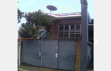 Imagem: A casa à venda possui 2 Dormitórios, 2 Banheiros, 4 Vagas