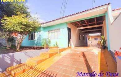 Imagem: A casa possui 3 Dormitórios, 2 Banheiros, 3 Vagas na garagem