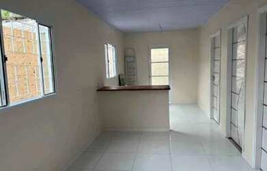 Imagem: A casa possui 3 Dormitórios, 2 Banheiros, 1 Vaga na garagem