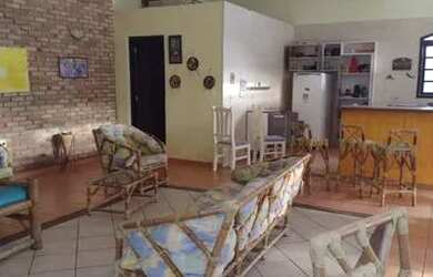 Imagem: A casa possui 3 Dormitórios, 1 Banheiro, 4 Vagas na garagem