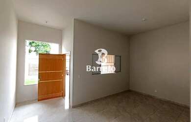 Imagem: A casa possui 3 Dormitórios, 2 Banheiros, 90m² de Área e