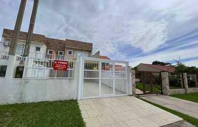 Imagem: A casa possui 3 Dormitórios, 3 Banheiros, 3 Vagas na garagem