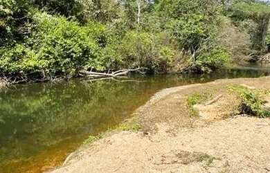 Imagem: O terreno à venda possui e está localizado em Santana do