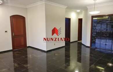 Imagem: A casa possui 3 Dormitórios, 2 Banheiros, 4 Vagas na garagem