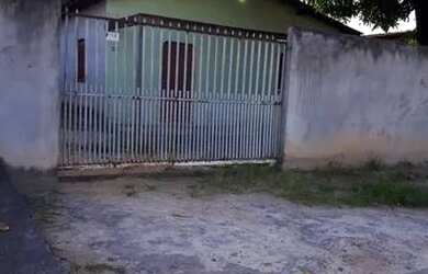 Imagem: A casa possui 2 Dormitórios, 1 Banheiro e está localizado