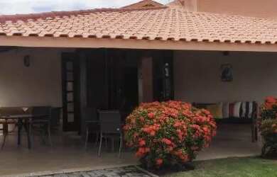 Imagem: A casa em condomínio possui 4 Dormitórios, 4 Banheiros, 2