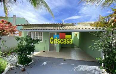 Imagem: A casa possui 3 Dormitórios, 1 Banheiro, 2 Vagas na garagem