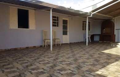 Imagem: A casa possui 1 Dormitório, 1 Banheiro, 40m² de Área e está