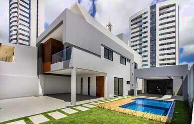 Imagem: A casa possui 4 Dormitórios, 5 Banheiros, 4 Vagas na garagem