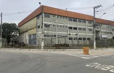 Imagem: O depósito possui 2 Vagas na garagem e 758m² de Área e está