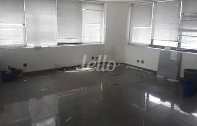 Imagem: O depósito possui 2 Vagas na garagem, 65m² de Área e está