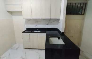 Imagem: O apartamento possui 2 Dormitórios, 1 Banheiro, 1 Vaga na garagem