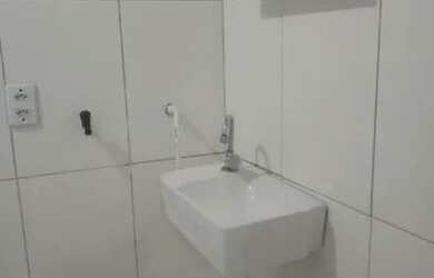 Imagem: A casa possui 1 Dormitório, 1 Banheiro e está localizado