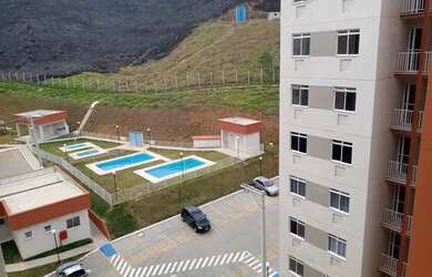 Imagem: O apartamento possui 2 Dormitórios, 1 Banheiro, 1 Vaga na garagem