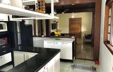 Imagem: A casa em condomínio possui 3 Dormitórios, 3 Banheiros, 3