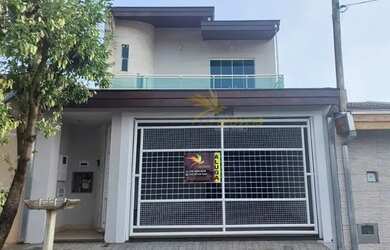 Imagem: A casa possui 3 Dormitórios, 4 Banheiros, 2 Vagas na garagem