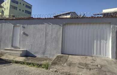 Imagem: A casa possui 3 Dormitórios, 2 Banheiros, 3 Vagas na garagem