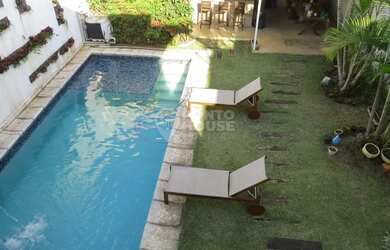 Imagem: A casa à venda possui 3 Dormitórios, 4 Banheiros, 5 Vagas