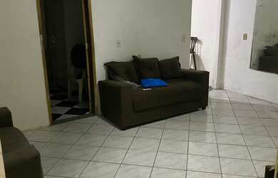 Imagem: A casa possui 2 Dormitórios e 1 Banheiro e está localizado