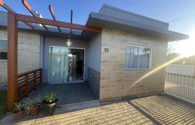 Imagem: A casa possui 2 Dormitórios, 1 Banheiro, 1 Vaga na garagem