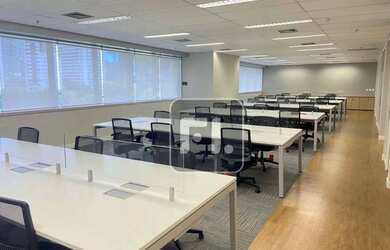 Imagem: O depósito possui 1 Vaga na garagem, 353m² de Área e está