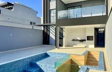 Imagem: A casa em condomínio possui 5 Dormitórios, 5 Banheiros, 2