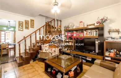 Imagem: A casa possui 4 Dormitórios, 3 Banheiros, 2 Vagas na garagem