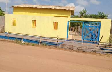 Imagem: A casa possui 2 Dormitórios, 1 Banheiro e 1 Vaga na garagem