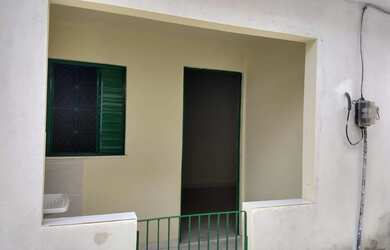 Imagem: A casa possui 1 Dormitório, 1 Banheiro e está localizado